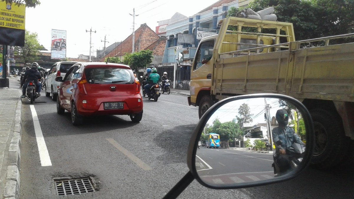 Jalanan Jogja penuh polusi